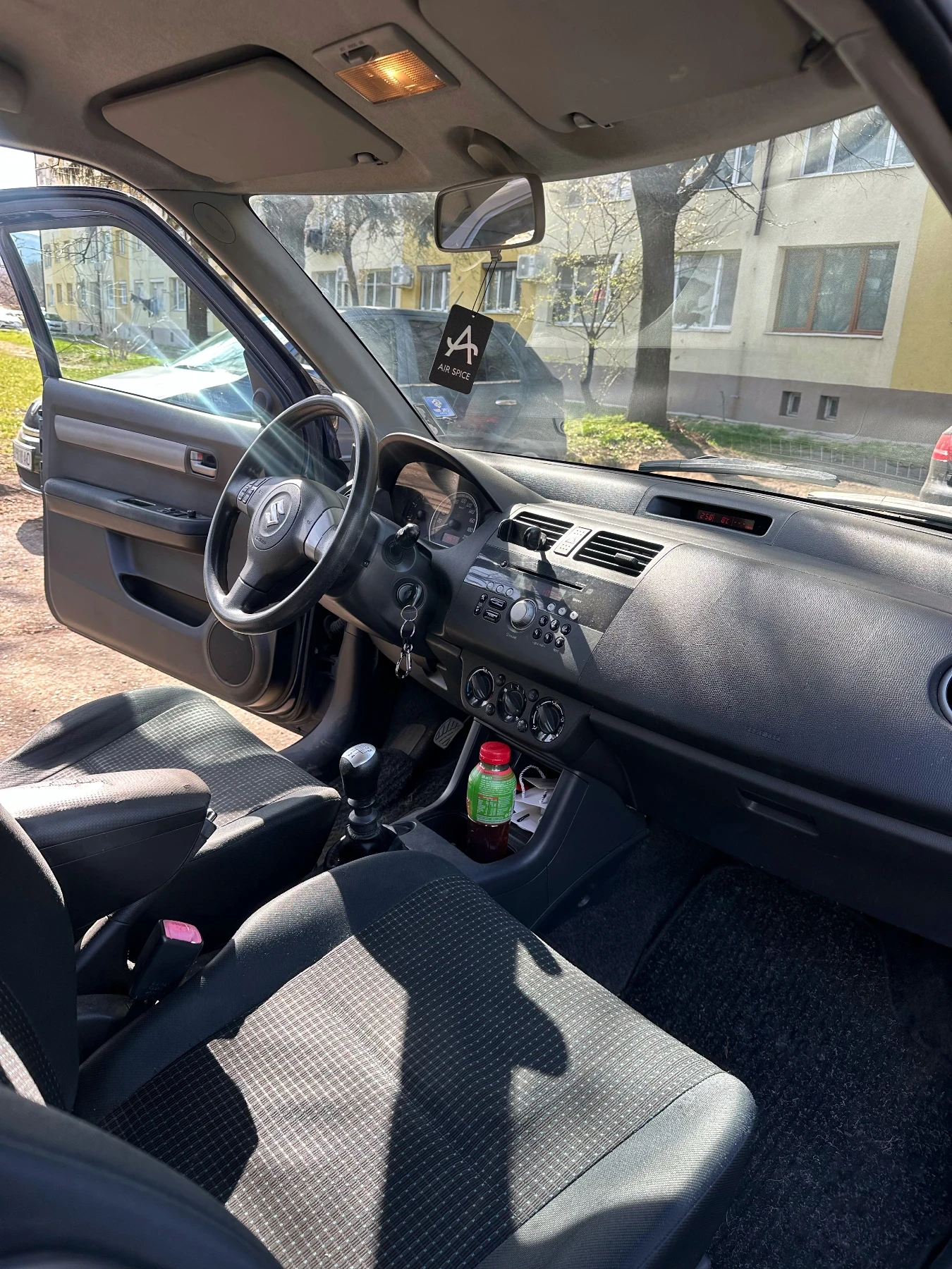 Suzuki Swift 1.3 DDIS, снимка 7 - Автомобили и джипове - 53935570