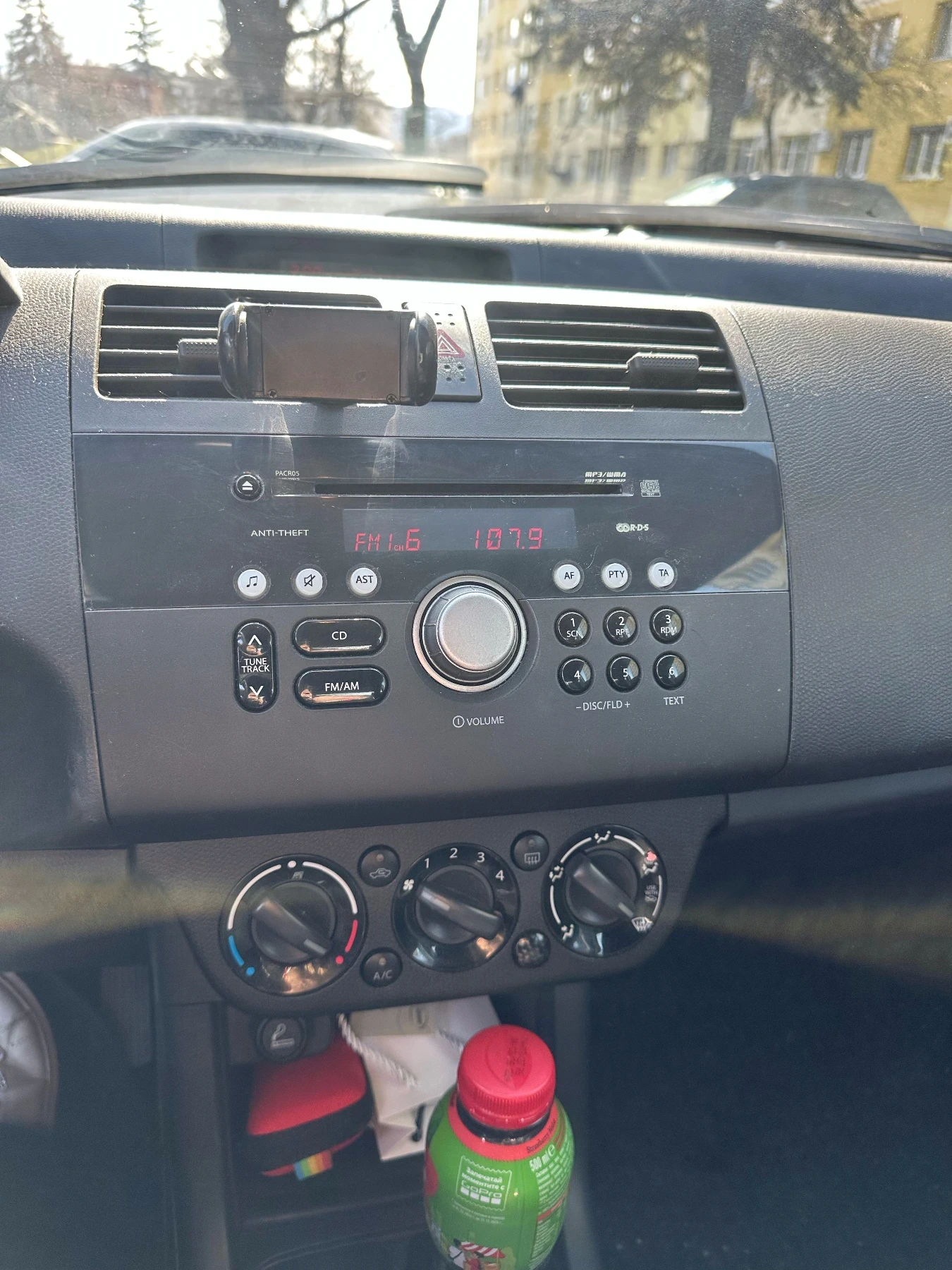 Suzuki Swift 1.3 DDIS, снимка 8 - Автомобили и джипове - 53935570