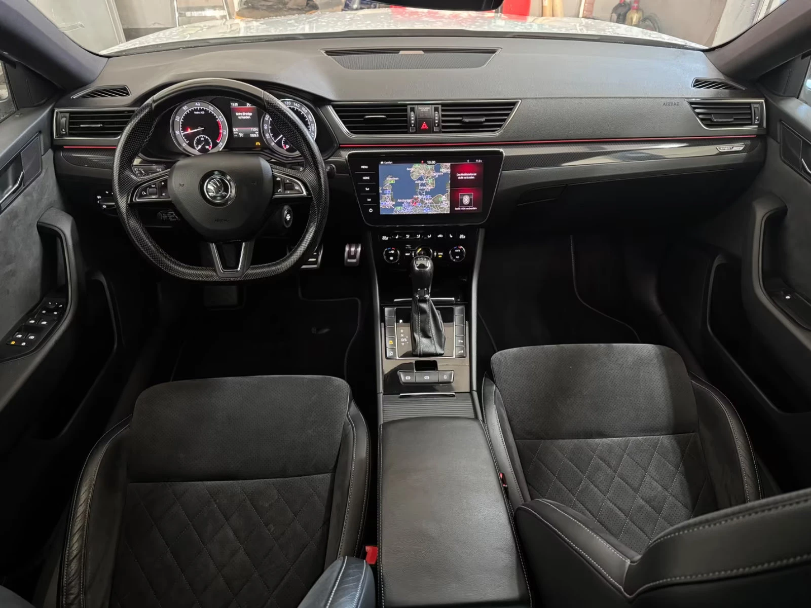 Skoda Superb SPORT-LINE/179HP/CAM/DSG/MEMO/LED/AMBI/128q, снимка 5 - Автомобили и джипове - 54112348