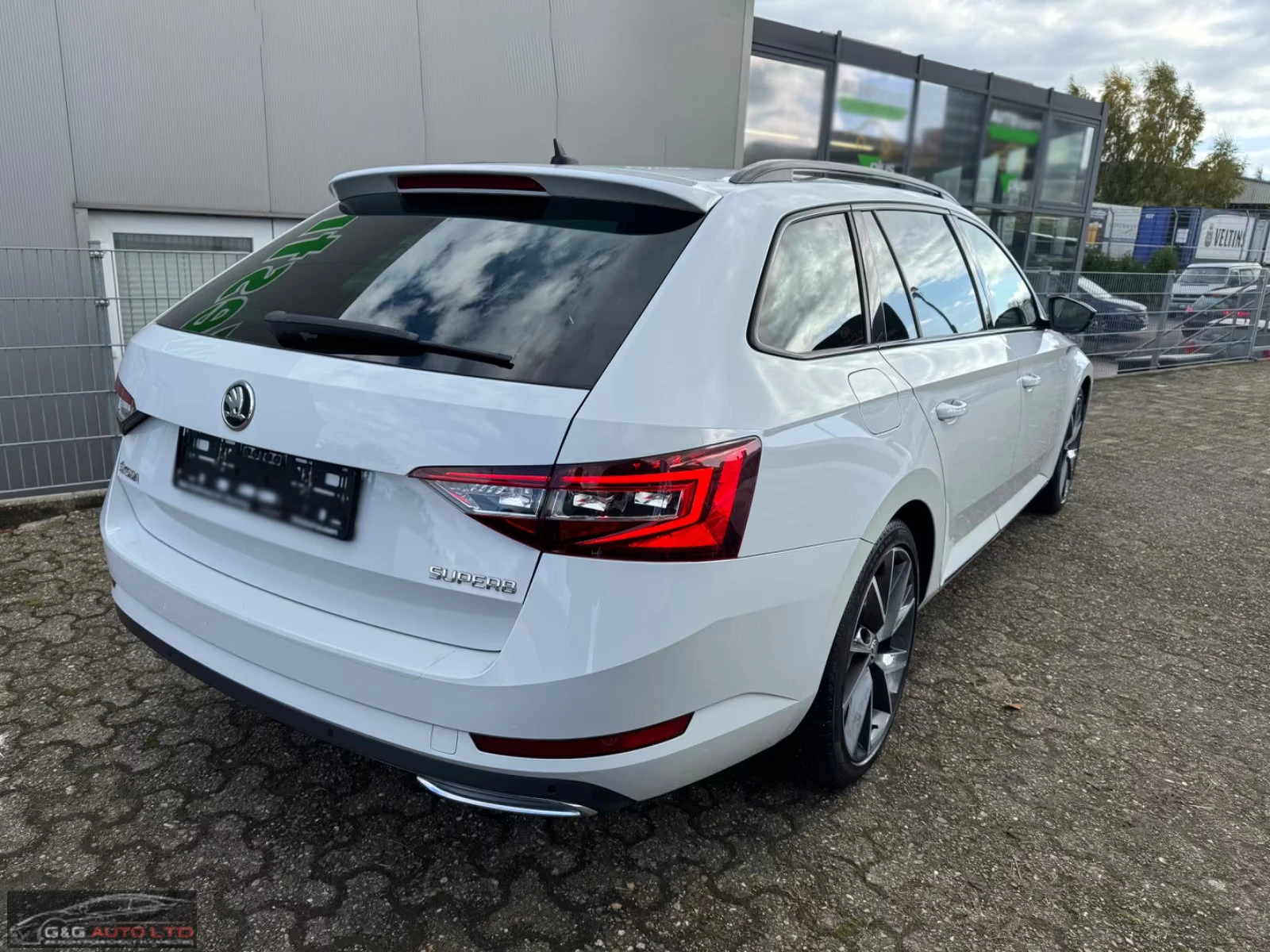Skoda Superb SPORT-LINE/179HP/CAM/DSG/MEMO/LED/AMBI/128q, снимка 3 - Автомобили и джипове - 54112348