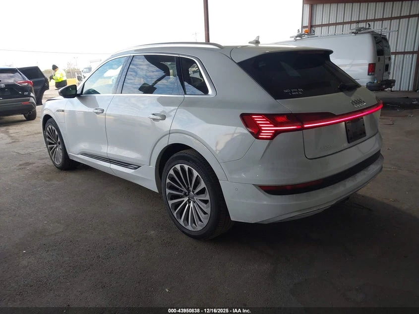 Audi E-Tron Prestige Quattro, снимка 3 - Автомобили и джипове - 54161373