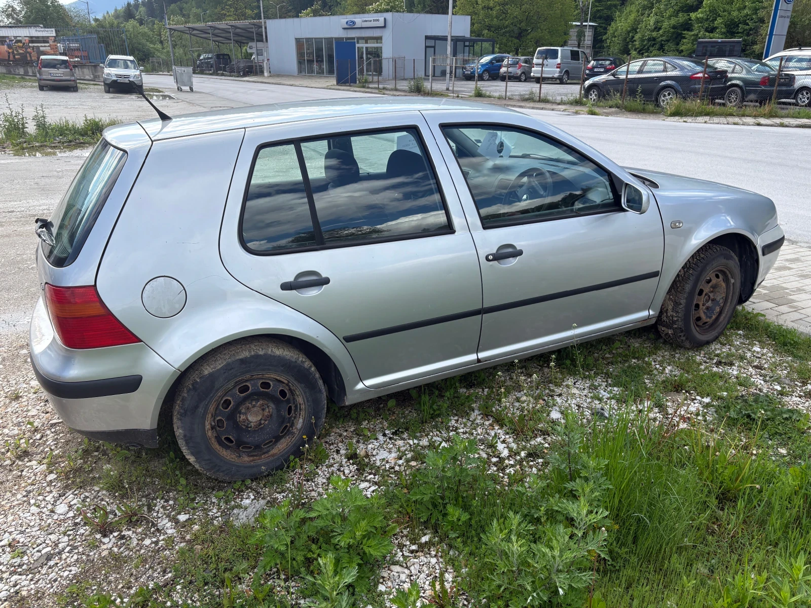 VW Golf 1.6, снимка 6 - Автомобили и джипове - 54665700