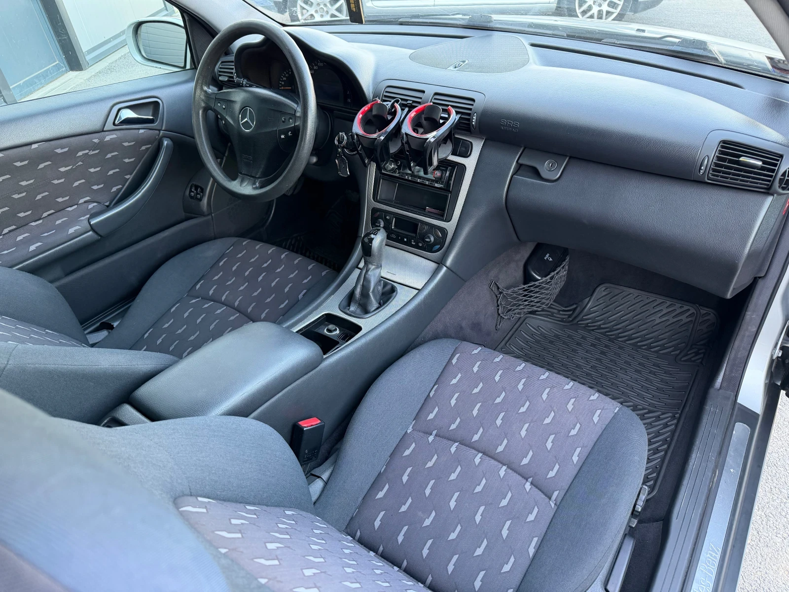 Mercedes-Benz C 220, снимка 7 - Автомобили и джипове - 55095671