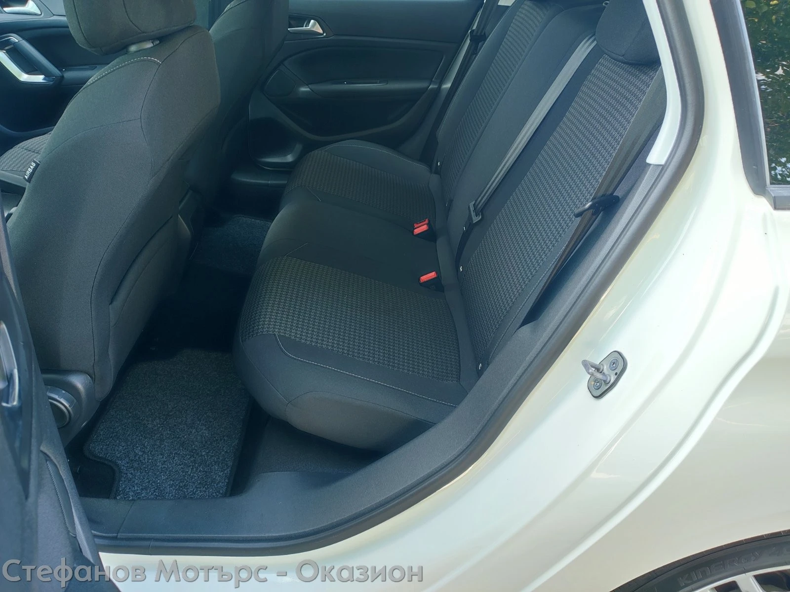 Peugeot 308 SW Active 1.5 BlueHDi (130hp) MT6, снимка 13 - Автомобили и джипове - 55352169