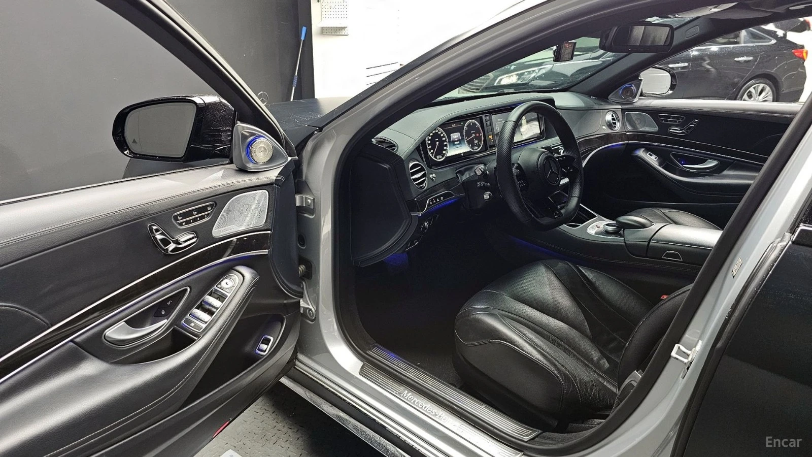 Mercedes-Benz S 350 LONG* 4MATIC* КОЖА* ПОДГРЕВ* ОБДУХВ* BURM* PANO* 3, снимка 9 - Автомобили и джипове - 55681869