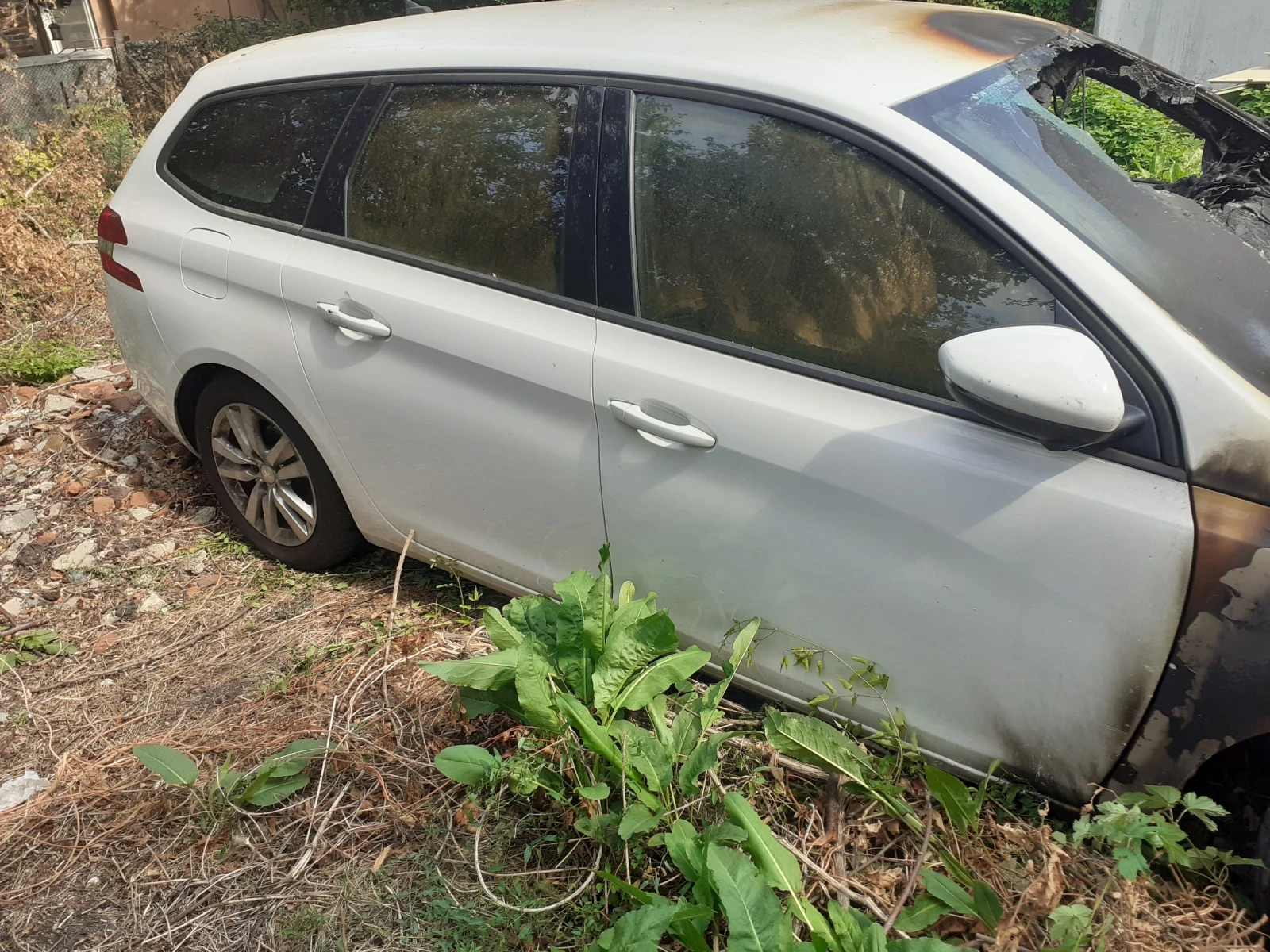 Peugeot 308 1.6 blue hdi, снимка 4 - Автомобили и джипове - 56467932