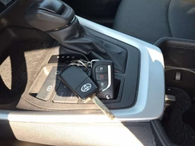 Toyota Rav4 LE| ПОДГРЕВИ| ПАНОРАМА| 2 КЛЮЧА| 2 ЧИФТА ГУМИ| , снимка 17