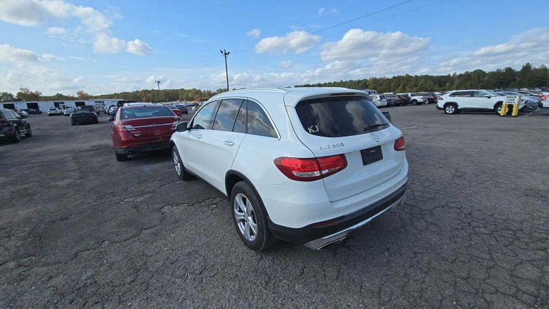 Mercedes-Benz GLC 300 ПОДГРЕВ* КАМЕРА* CARPLAY* КЕЙЛЕС* , снимка 2 - Автомобили и джипове - 47973826