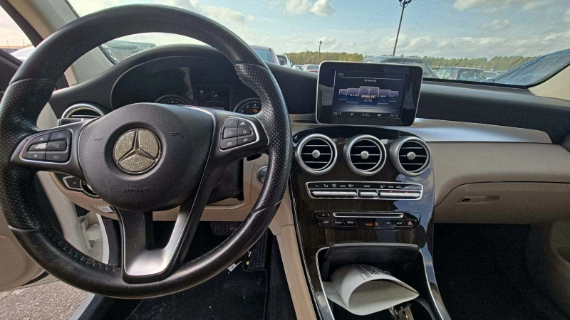 Mercedes-Benz GLC 300 ПОДГРЕВ* КАМЕРА* CARPLAY* КЕЙЛЕС* , снимка 5 - Автомобили и джипове - 47973826