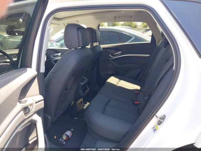 Audi Q8 E-TRON PREMIUM QUATTRO, снимка 8 - Автомобили и джипове - 54484492