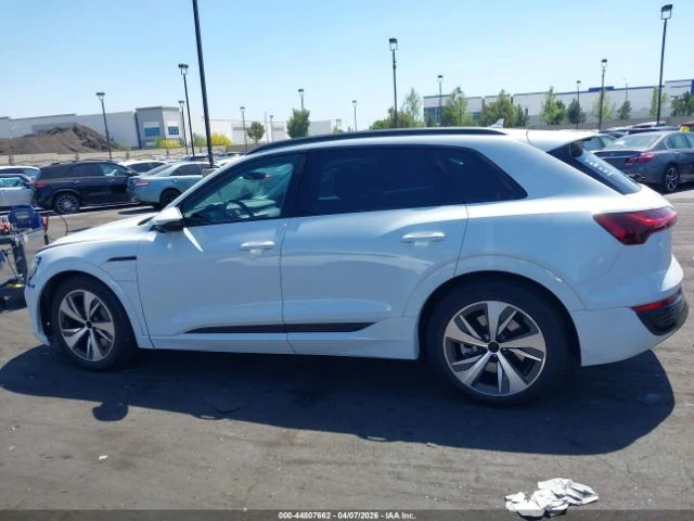 Audi Q8 E-TRON PREMIUM QUATTRO, снимка 13 - Автомобили и джипове - 54484492