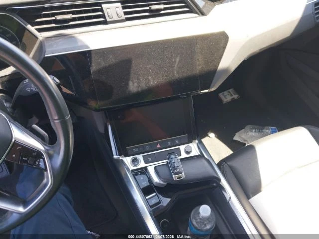 Audi Q8 E-TRON PREMIUM QUATTRO, снимка 11 - Автомобили и джипове - 54484492