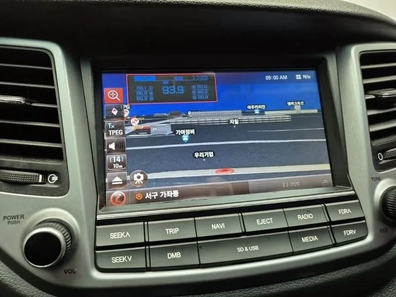Hyundai Tucson 1.7 2WD STYLE, снимка 9 - Автомобили и джипове - 55796398