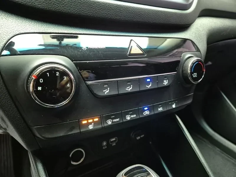 Hyundai Tucson 1.7 2WD STYLE, снимка 11 - Автомобили и джипове - 55796398