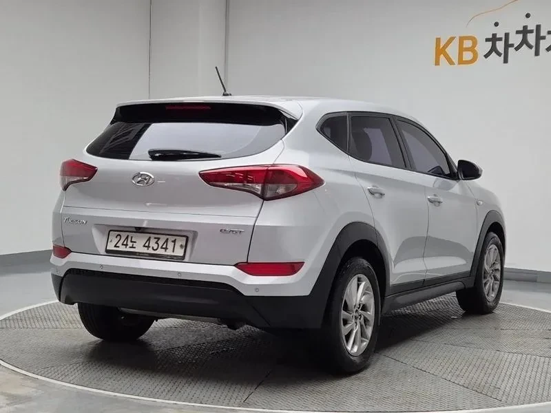 Hyundai Tucson 1.7 2WD STYLE, снимка 3 - Автомобили и джипове - 55796398