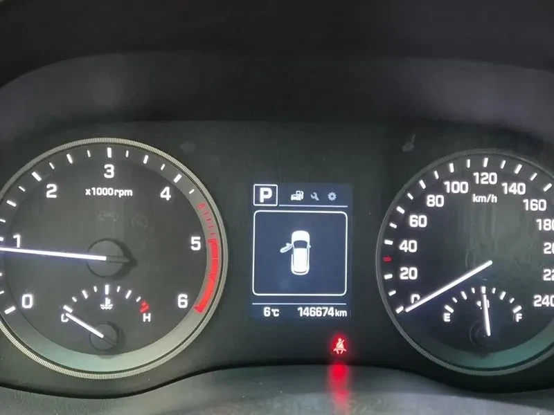 Hyundai Tucson 1.7 2WD STYLE, снимка 5 - Автомобили и джипове - 55796398