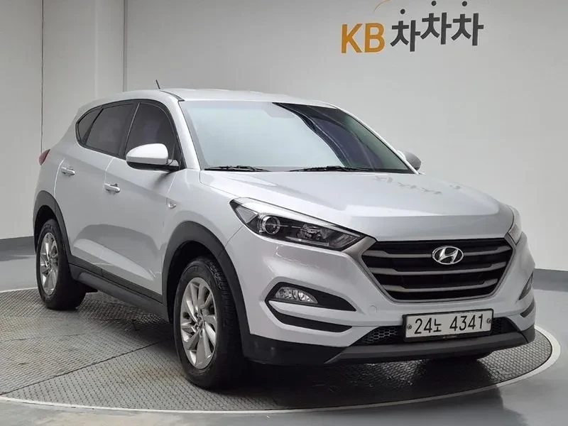 Hyundai Tucson 1.7 2WD STYLE, снимка 4 - Автомобили и джипове - 55796398