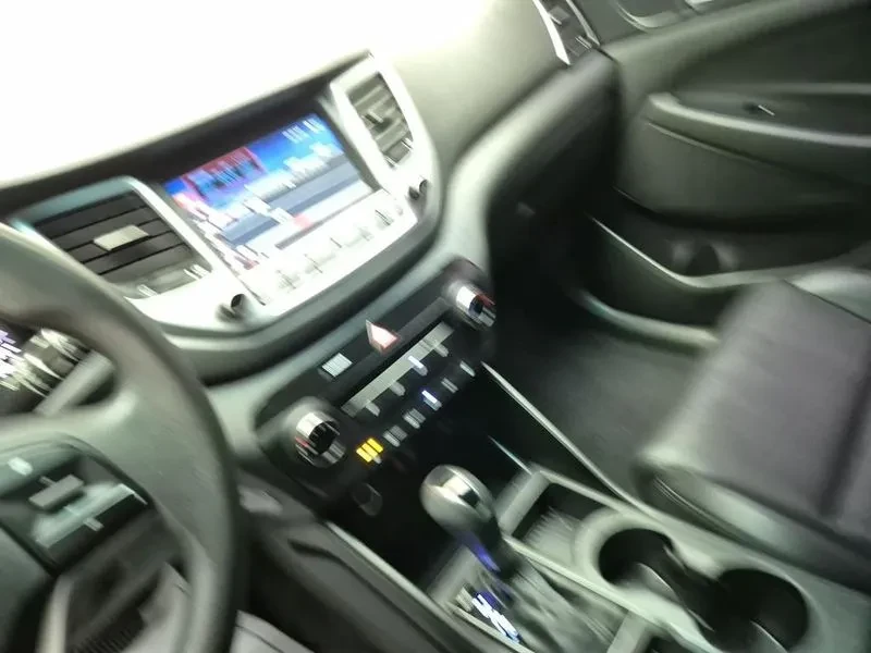 Hyundai Tucson 1.7 2WD STYLE, снимка 8 - Автомобили и джипове - 55796398