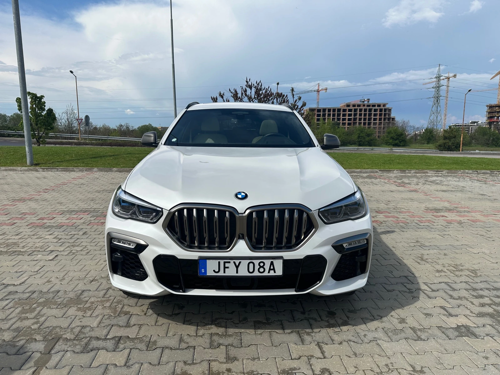 BMW X6 M50i xDrive - изображение 8