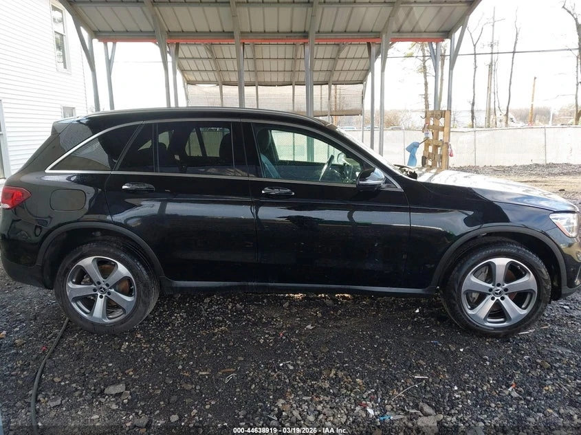 Mercedes-Benz GLC 300 2022 MERCEDES-BENZ GLC 300 4MATIC SUV, снимка 4 - Автомобили и джипове - 54162447