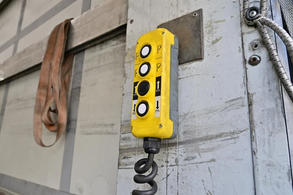 Mercedes-Benz Actros 1843 E6 Retarder борд 2t теглич 2, 8m, снимка 9 - Камиони - 54044952