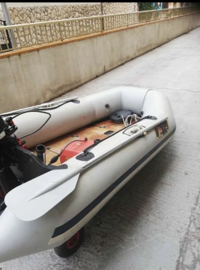 Надуваема лодка Bombard 2.60 + двигател Tohatsu 6 hp, 4 stock, снимка 2 - Воден транспорт - 53197611