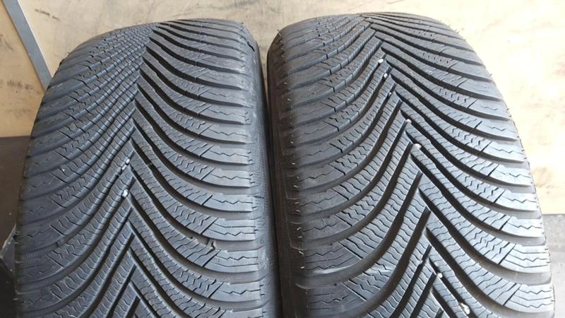 Гуми Зимни 215/55R16, снимка 1 - Гуми и джанти - 29259963