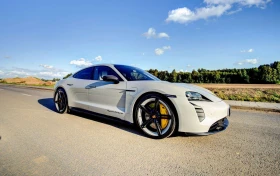 Porsche Taycan Turbo S Sport Chrono PCCB