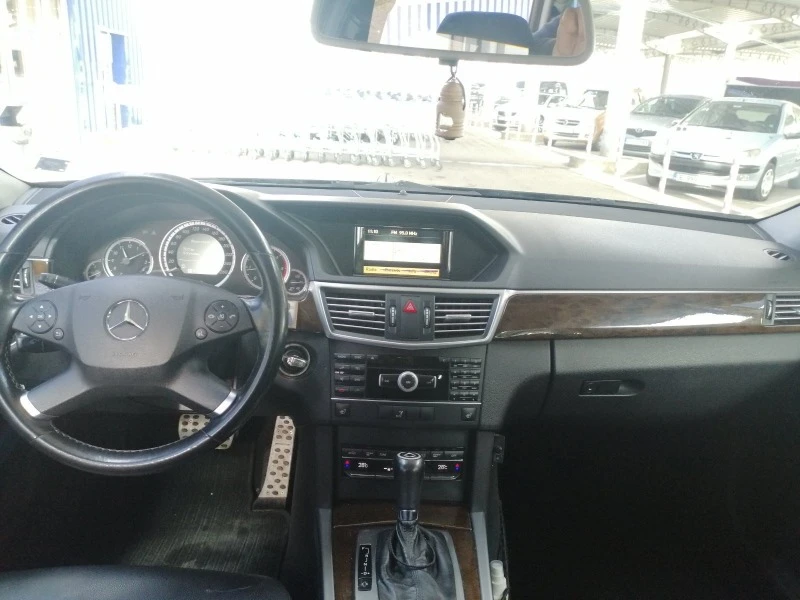 Mercedes-Benz E 200, снимка 10 - Автомобили и джипове - 40791767