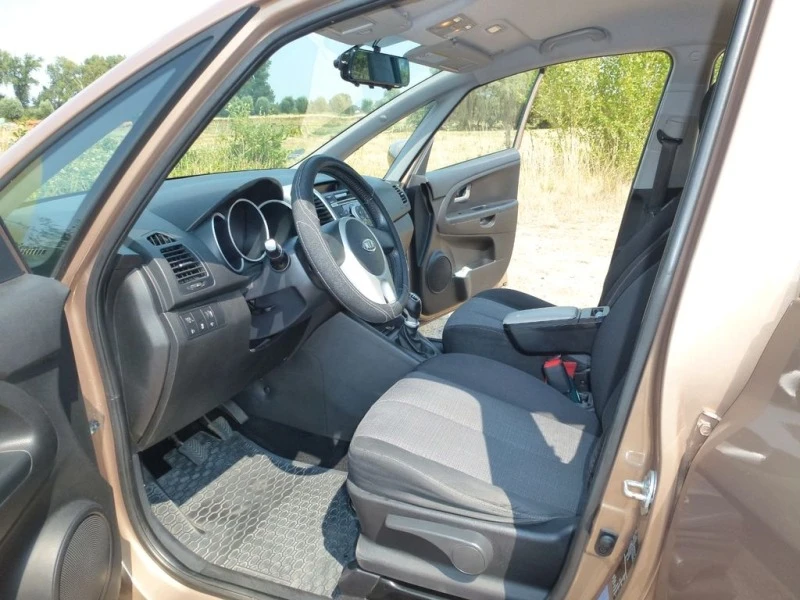 Kia Venga 1.4, снимка 8 - Автомобили и джипове - 47624147