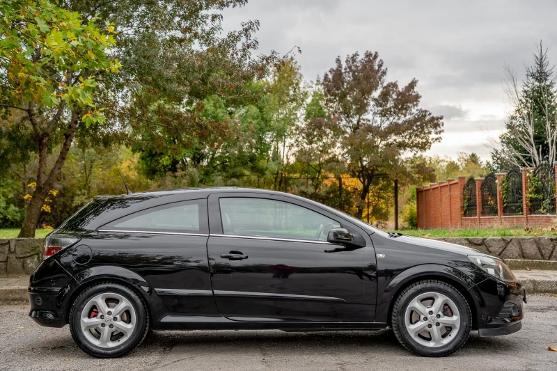 Opel Astra GTC 1.6 TURBO, снимка 9 - Автомобили и джипове - 52112544