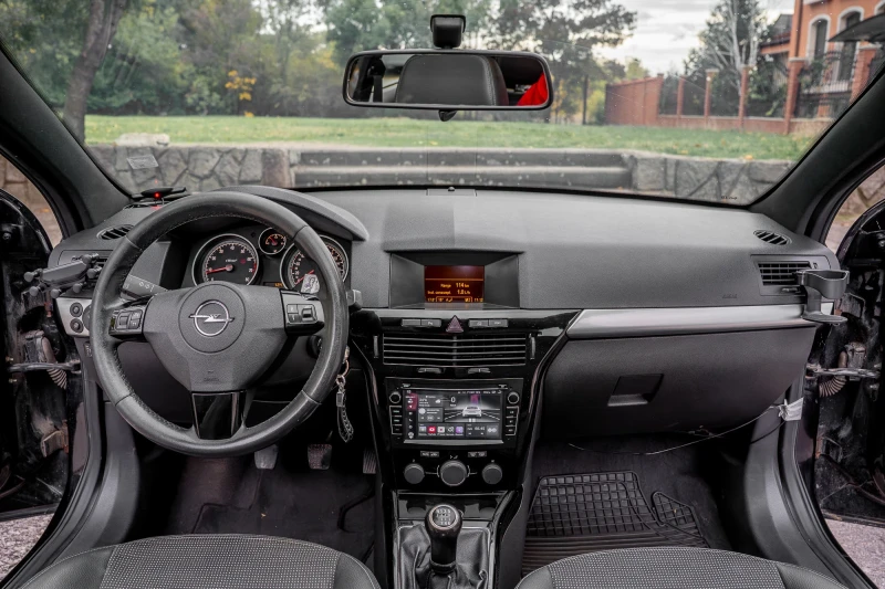 Opel Astra GTC 1.6 TURBO, снимка 4 - Автомобили и джипове - 52112544
