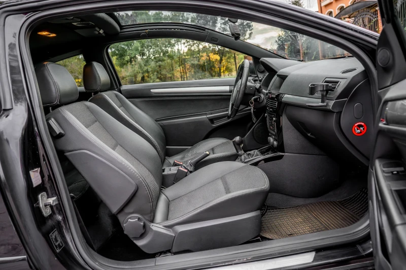 Opel Astra GTC 1.6 TURBO, снимка 8 - Автомобили и джипове - 52112544