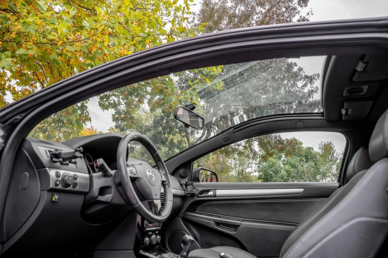 Opel Astra GTC 1.6 TURBO, снимка 11 - Автомобили и джипове - 52112544