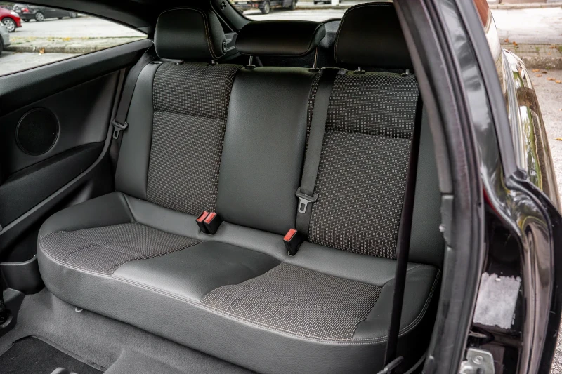 Opel Astra GTC 1.6 TURBO, снимка 6 - Автомобили и джипове - 52112544