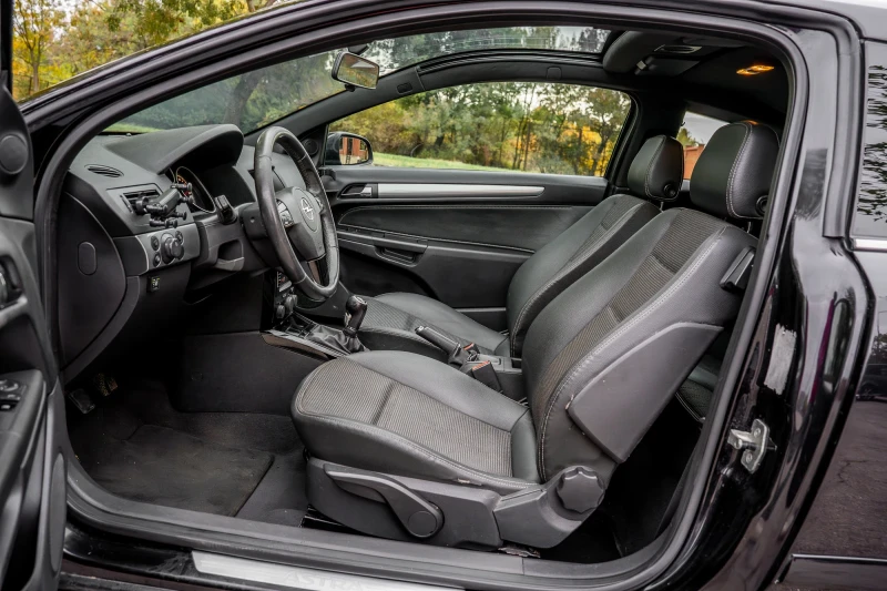 Opel Astra GTC 1.6 TURBO, снимка 12 - Автомобили и джипове - 52112544