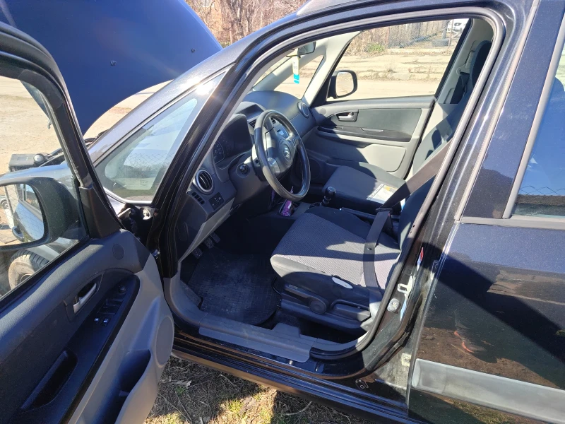 Suzuki SX4, снимка 8 - Автомобили и джипове - 52282421