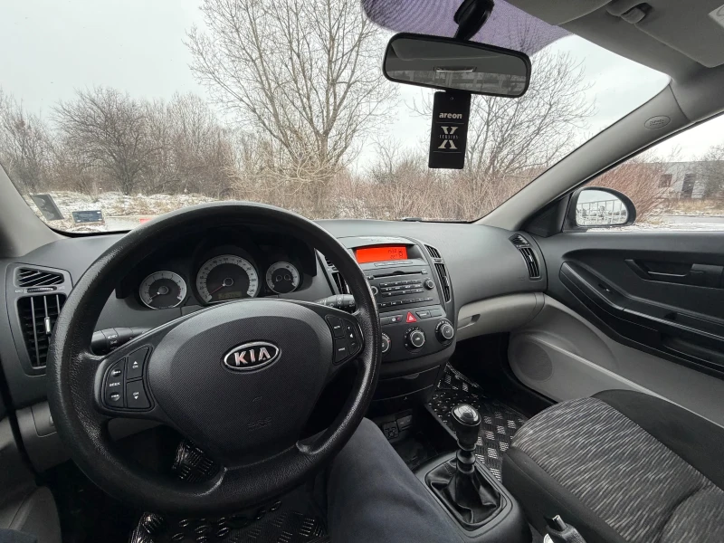 Kia Ceed Продавам Kia Ceed 1.4 бензин, 2009 г. Автомобилът , снимка 7 - Автомобили и джипове - 53064027