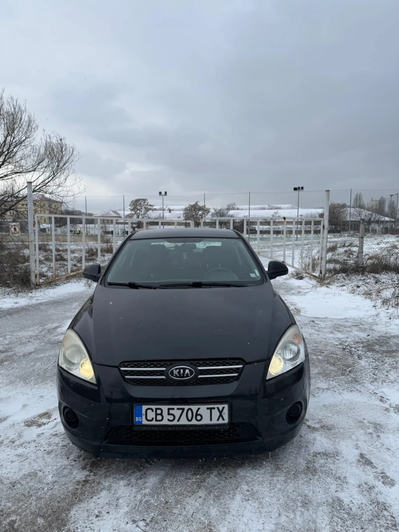 Kia Ceed Продавам Kia Ceed 1.4 бензин, 2009 г. Автомобилът , снимка 3 - Автомобили и джипове - 53064027
