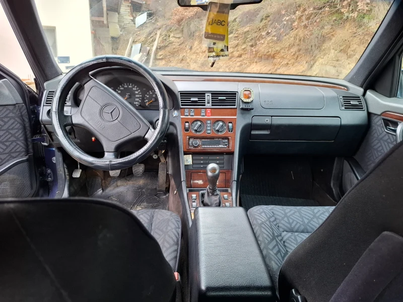 Mercedes-Benz C 200, снимка 4 - Автомобили и джипове - 53221324