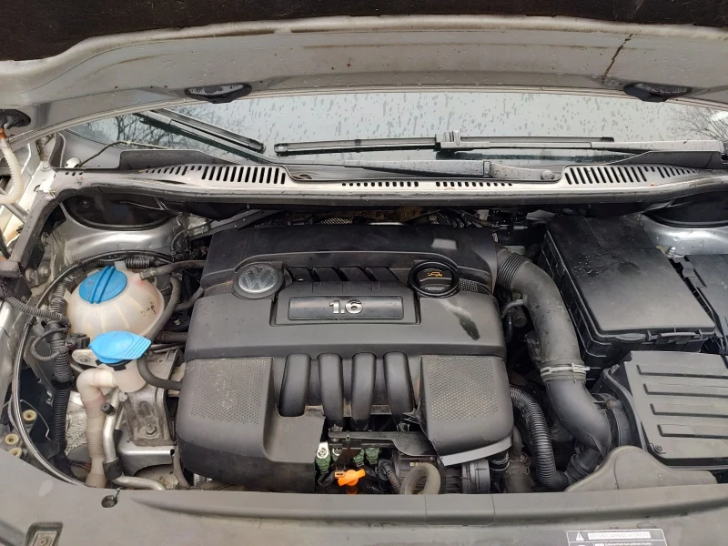 VW Golf 1.6i, снимка 11 - Автомобили и джипове - 53497088