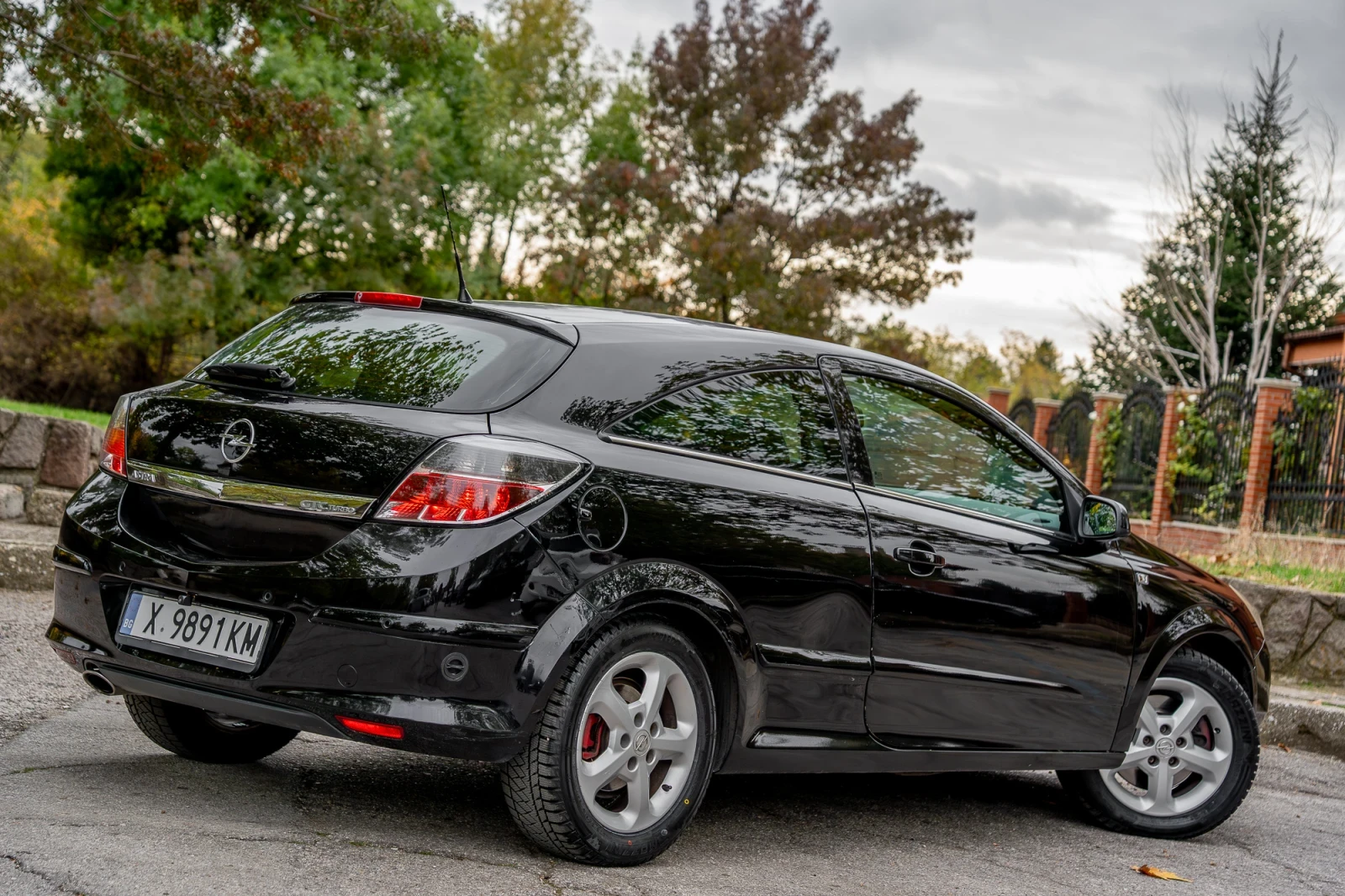 Opel Astra GTC 1.6 TURBO - изображение 10