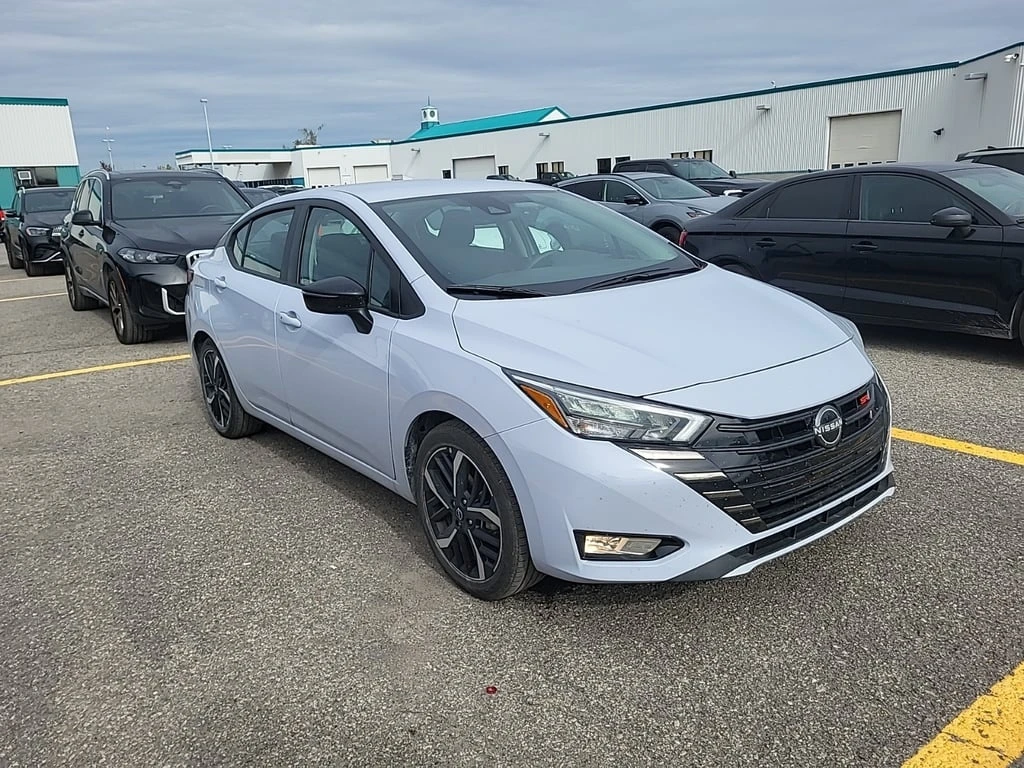 Nissan Versa * SR * CARFAX *  - изображение 2