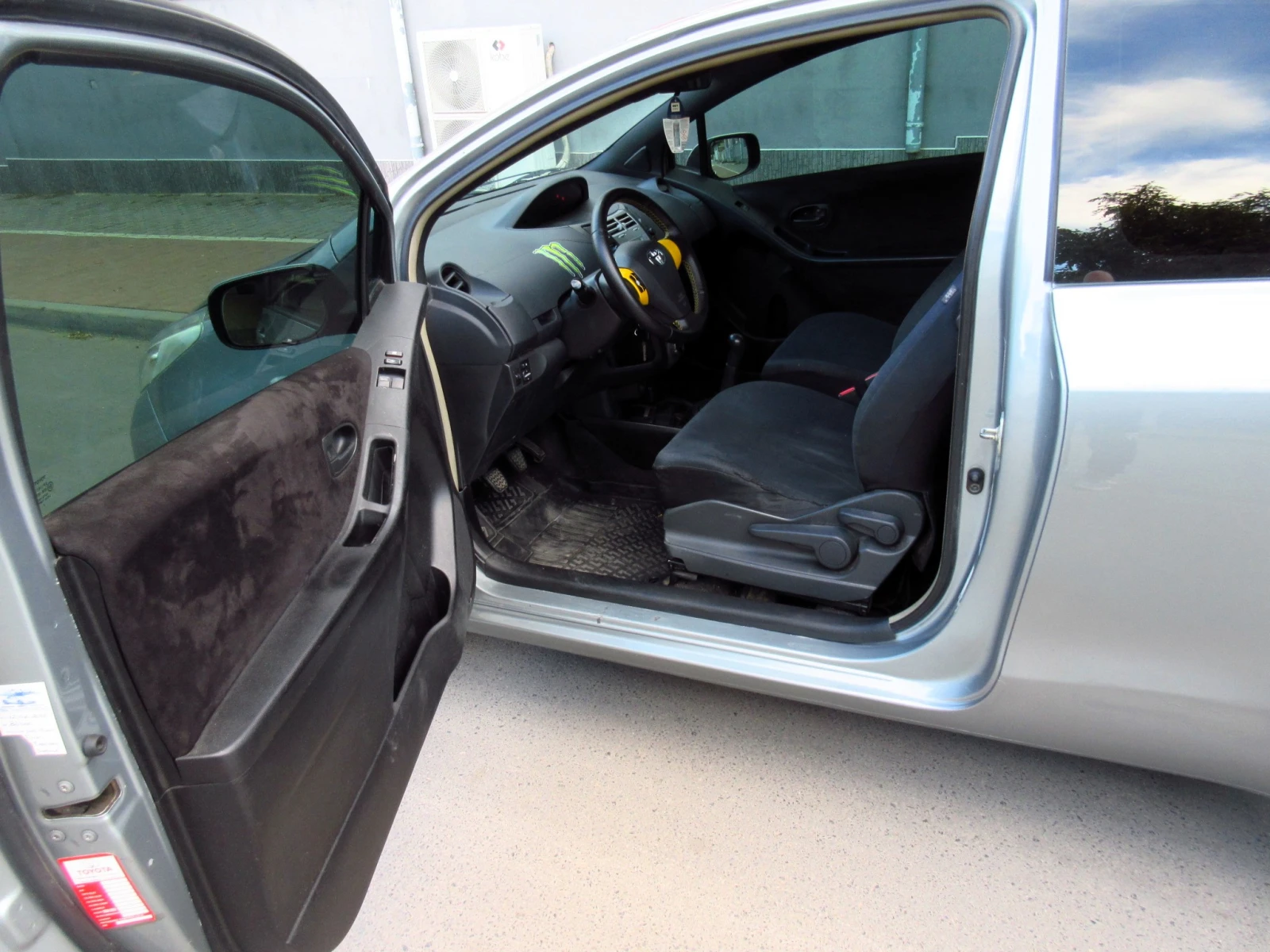 Toyota Yaris 1.0i - изображение 9