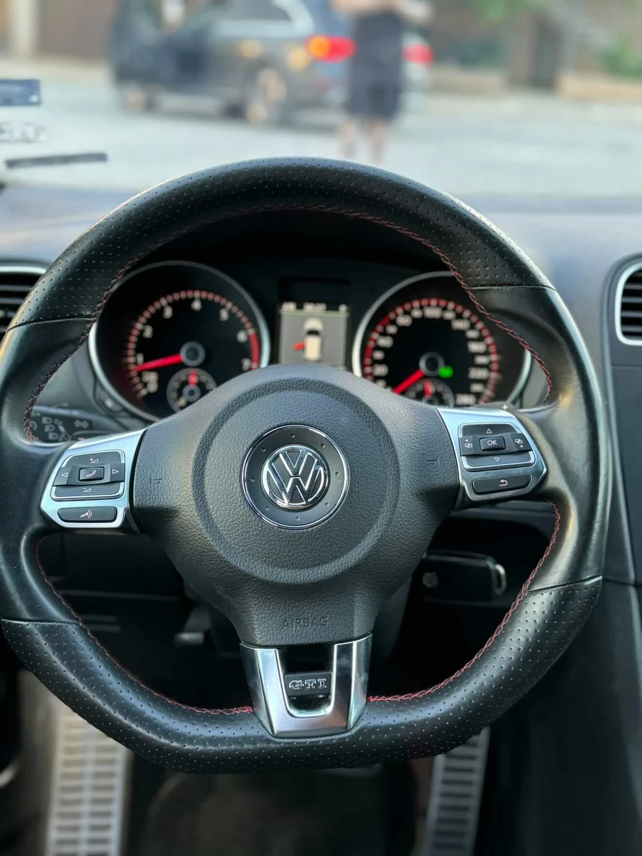 VW Golf 2.0 TFSI 35 Edition 330 к.с. - изображение 8