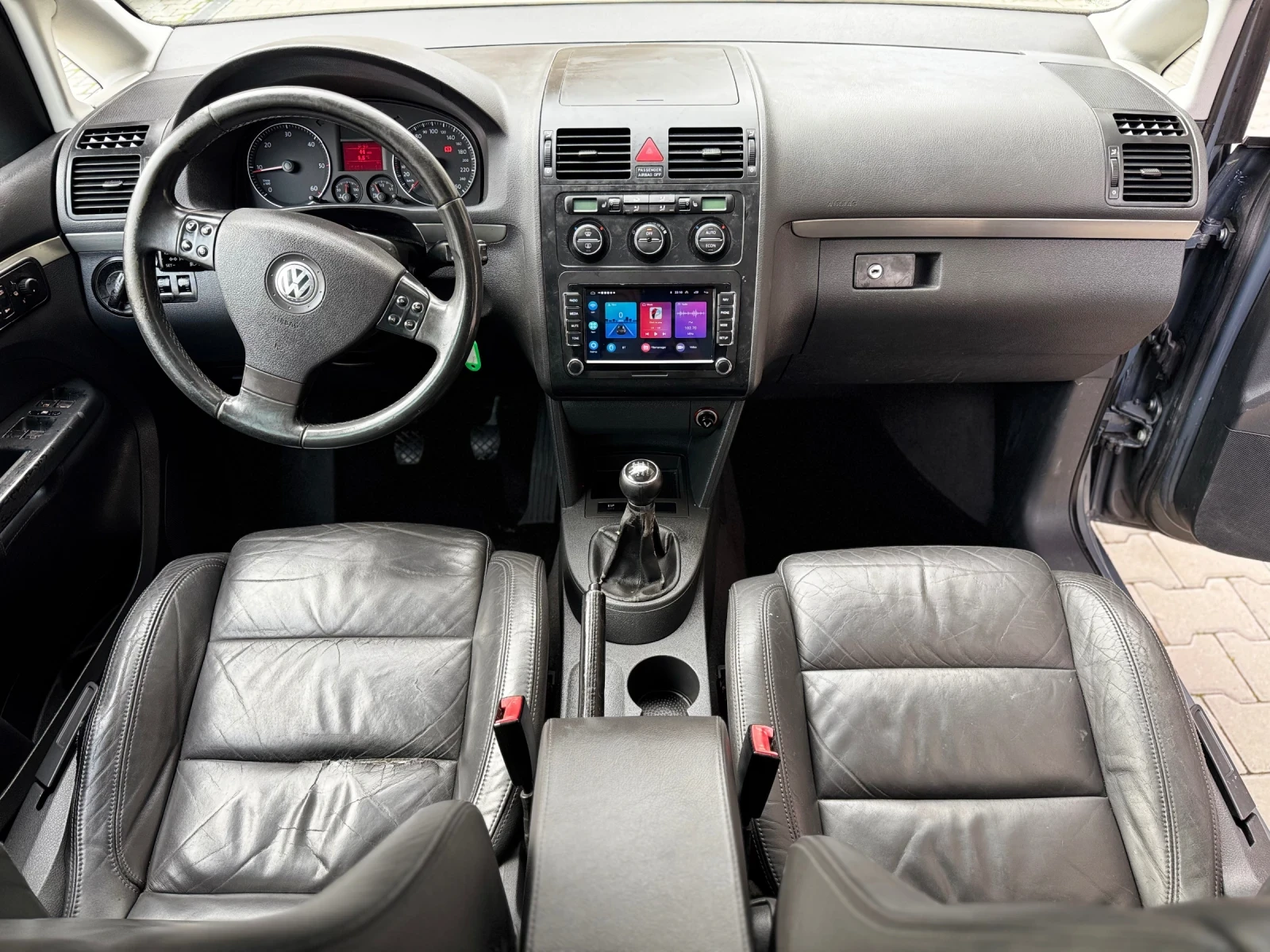 VW Touran 2.0TDI 140ps 7местен, снимка 13 - Автомобили и джипове - 54011423