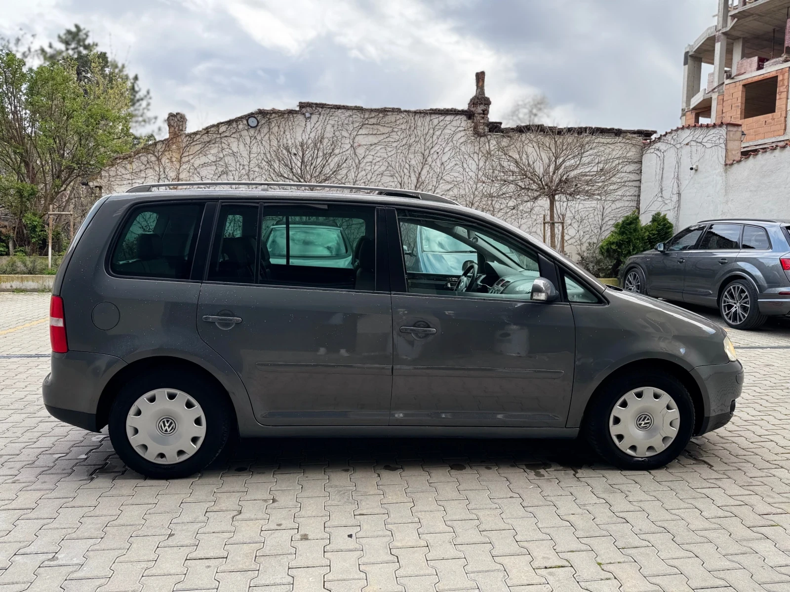 VW Touran 2.0TDI 140ps 7местен, снимка 6 - Автомобили и джипове - 54011423