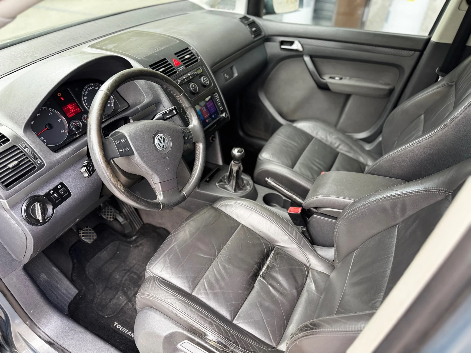 VW Touran 2.0TDI 140ps 7местен, снимка 7 - Автомобили и джипове - 54011423