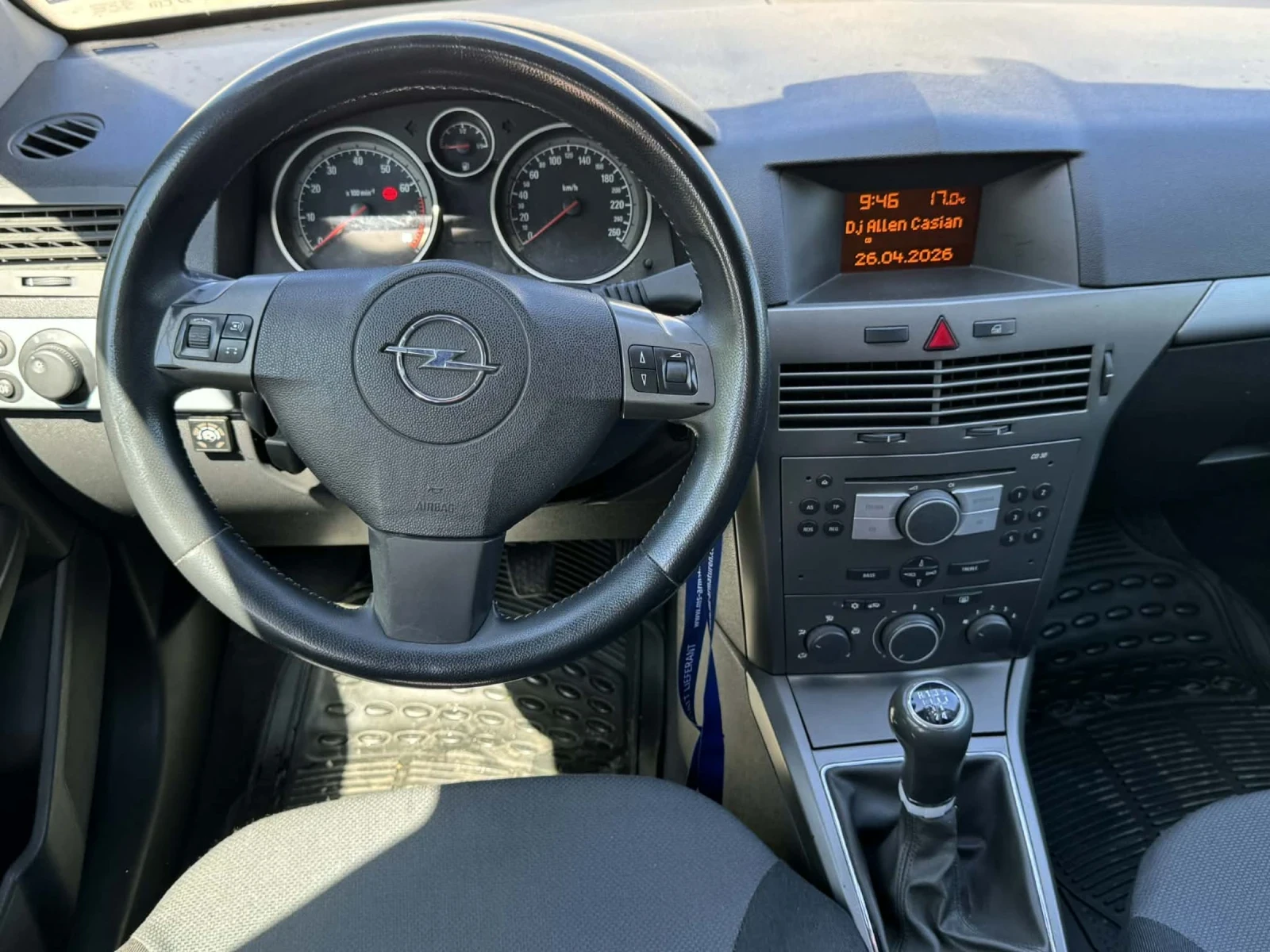 Opel Astra 1.6 , снимка 11 - Автомобили и джипове - 54028542