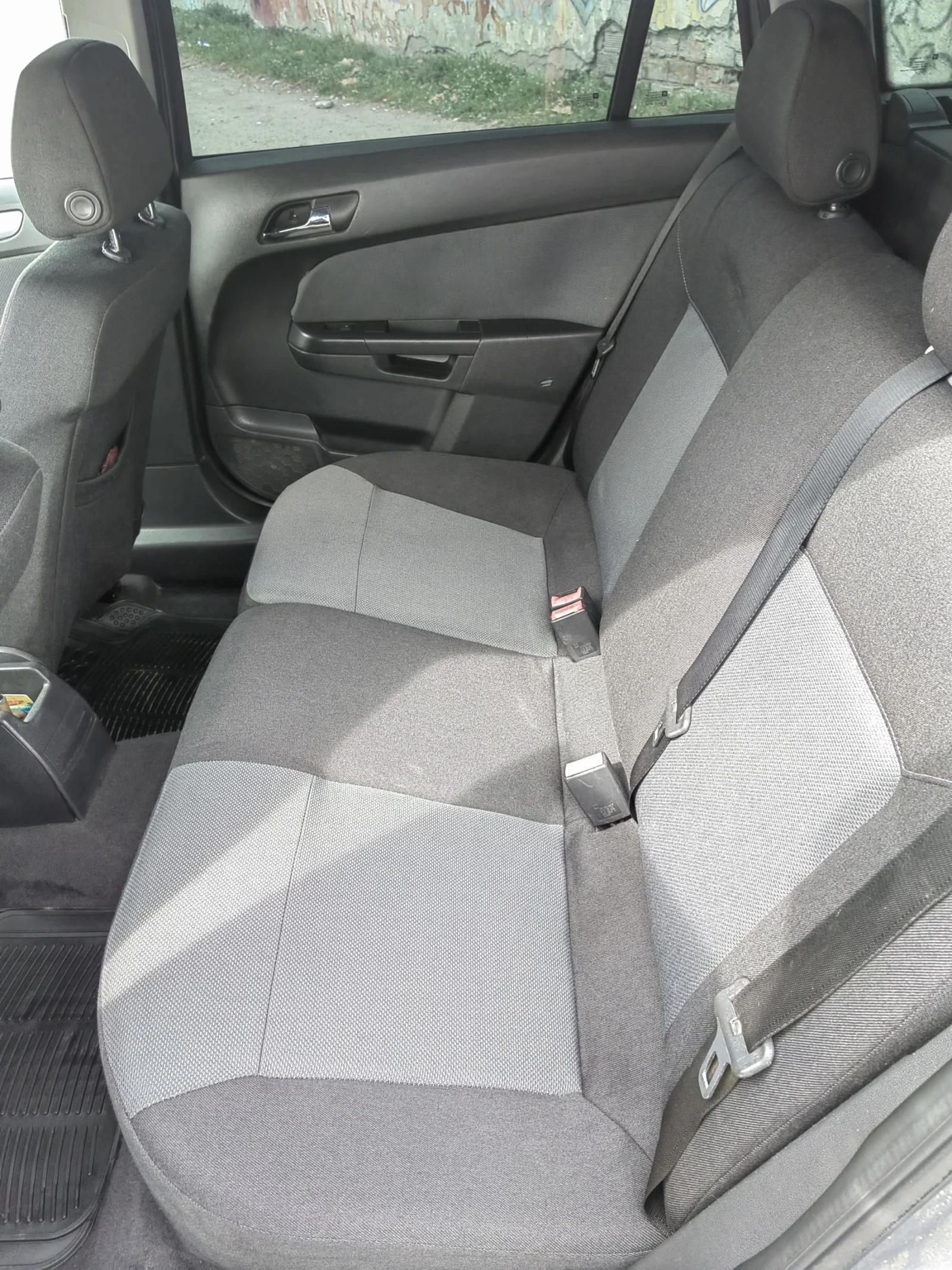 Opel Astra 1.6 , снимка 9 - Автомобили и джипове - 54028542